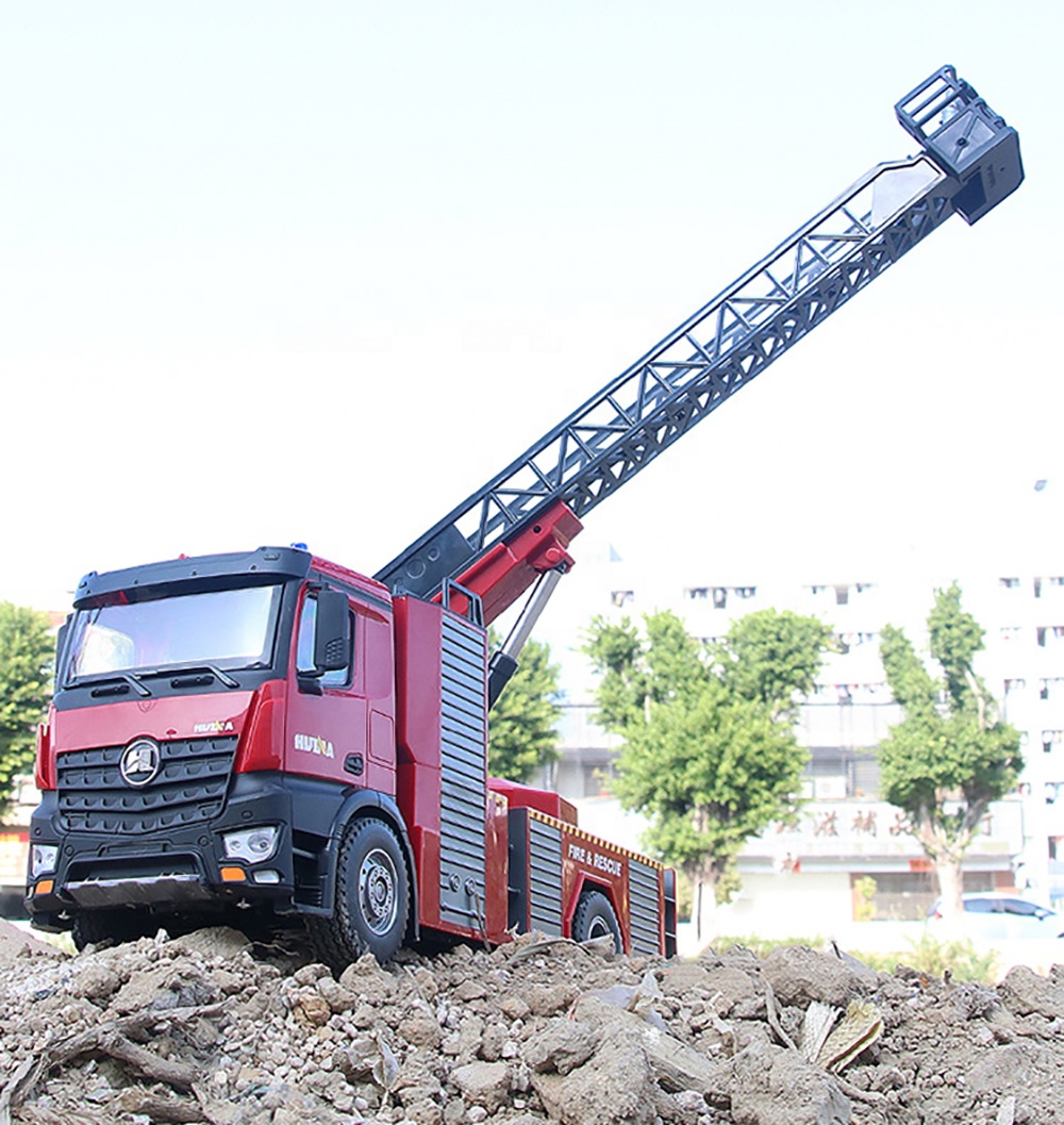 Huina 1561 RC Fire Truck - Image 2